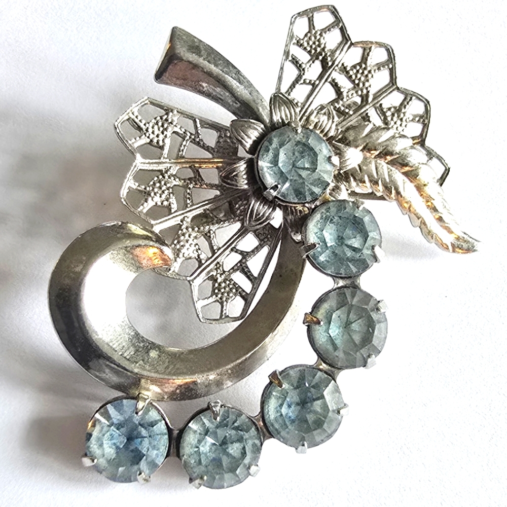 Vintage brooch pin pale blue rhinestones swirl filigree